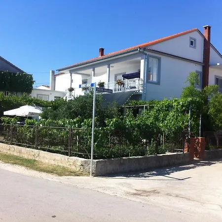 Danica Apartament *